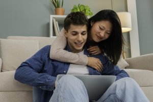 How to create your dream wedding website for free