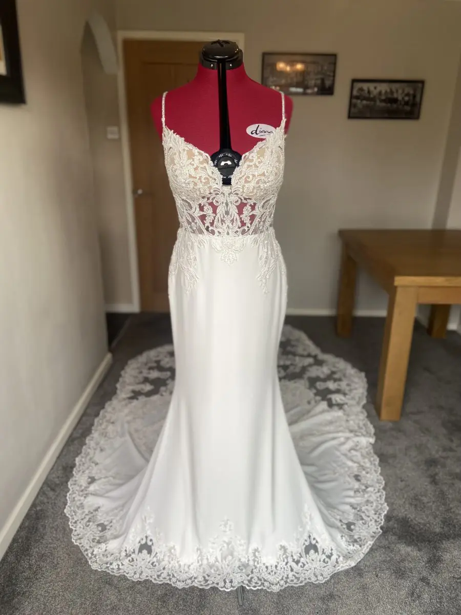 Enzoani McKinley dress on Bride2bride