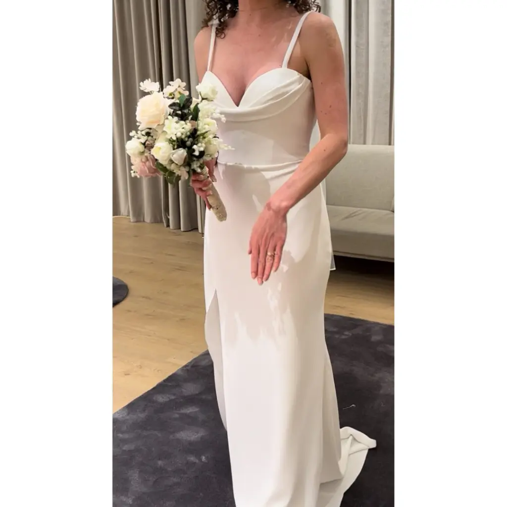 Vera Wang Amandine Crepe Mermaid Wedding Dress - Low Open Back -  Professionally Dry Cleaned | Preloved wedding dress for sale on Bride2bride  UK