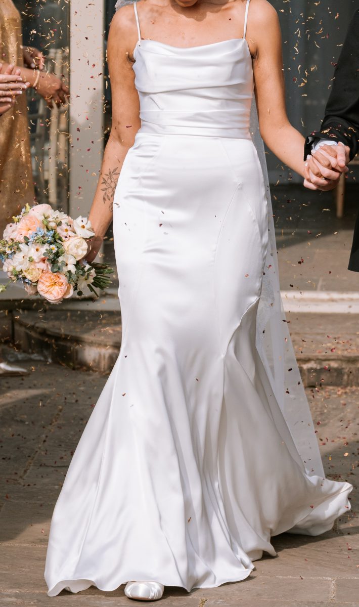 Elegant Maggie Sottero Wedding Dress  Scarlet Lane in Diamond White |  Preloved wedding dress for sale on Bride2bride UK