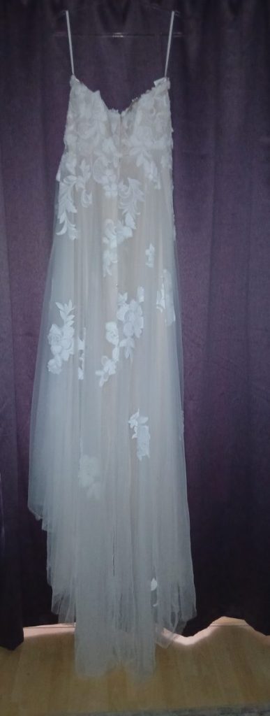 Beautiful lace, romantic style gown. wedding dress for sale on Bride2Bride