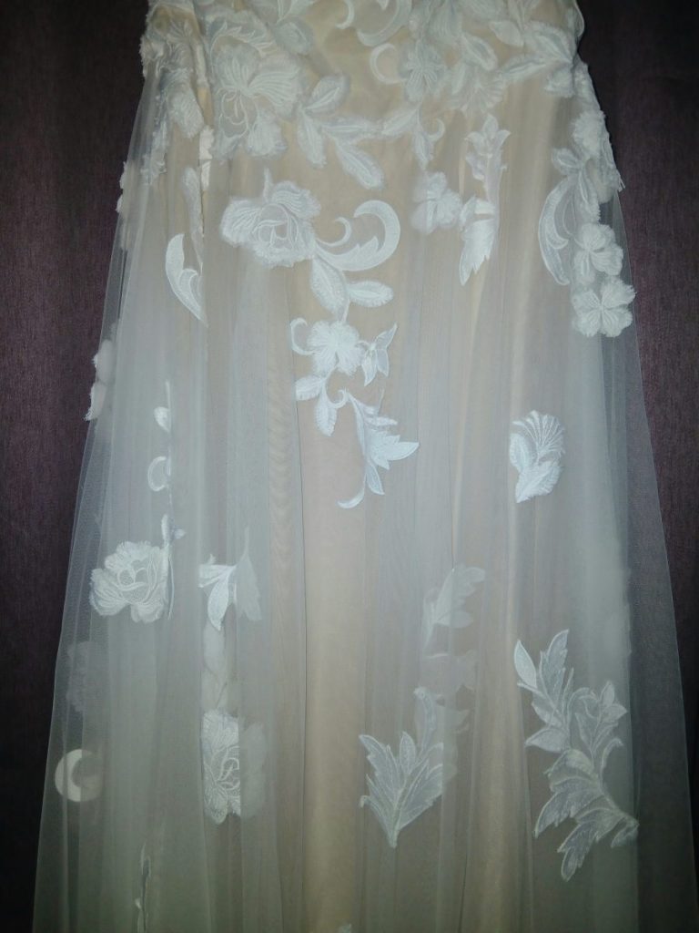Beautiful lace, romantic style gown. wedding dress for sale on Bride2Bride